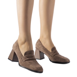 Bruna pumps på en patenterad Mill-klack