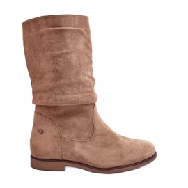 Beige damstövlar på en platt klack med en rynkad övre kotine