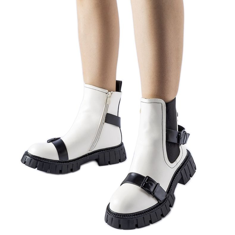 Vita ankelboots med massiv Fontarine-sula