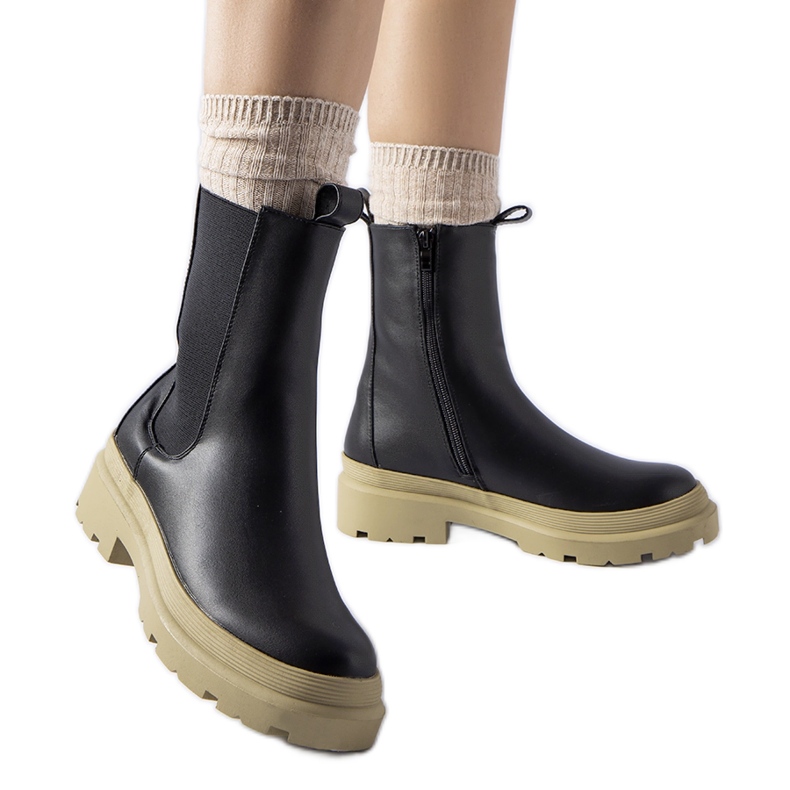 Svarta Georgette-stövlar med oliv sula