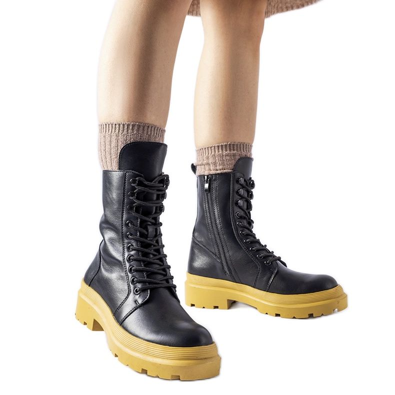 Svarta sneakers med färgglad Quennie-sula