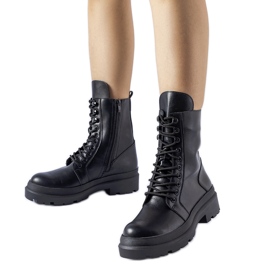 Svarta platta stövlar med Zacharie-skydd