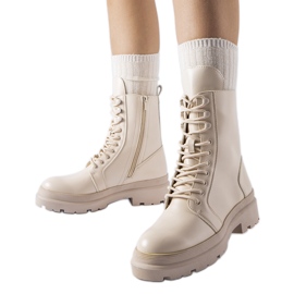 Beige platta stövlar med Zacharie-skydd