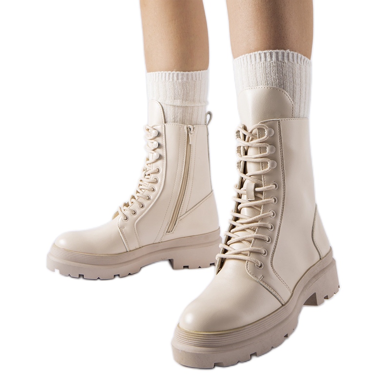 Beige platta stövlar med Zacharie-skydd