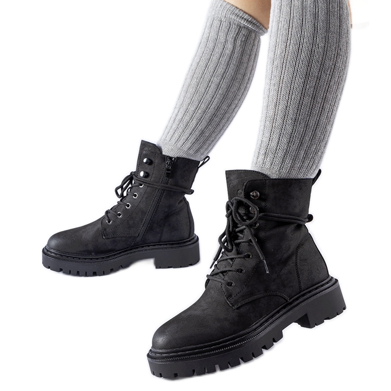 Svarta platta stövlar med Brattle-skydd