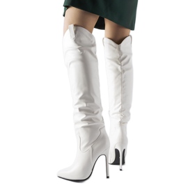 Vita långa stövlar med hög klack från Cerati