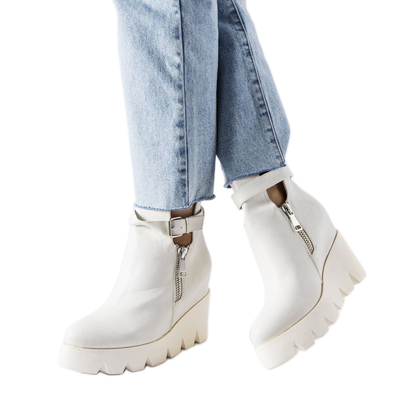 Sherri vita ankelstövlar