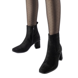 Svarta stövletter med fyrkantig tå från Pastina