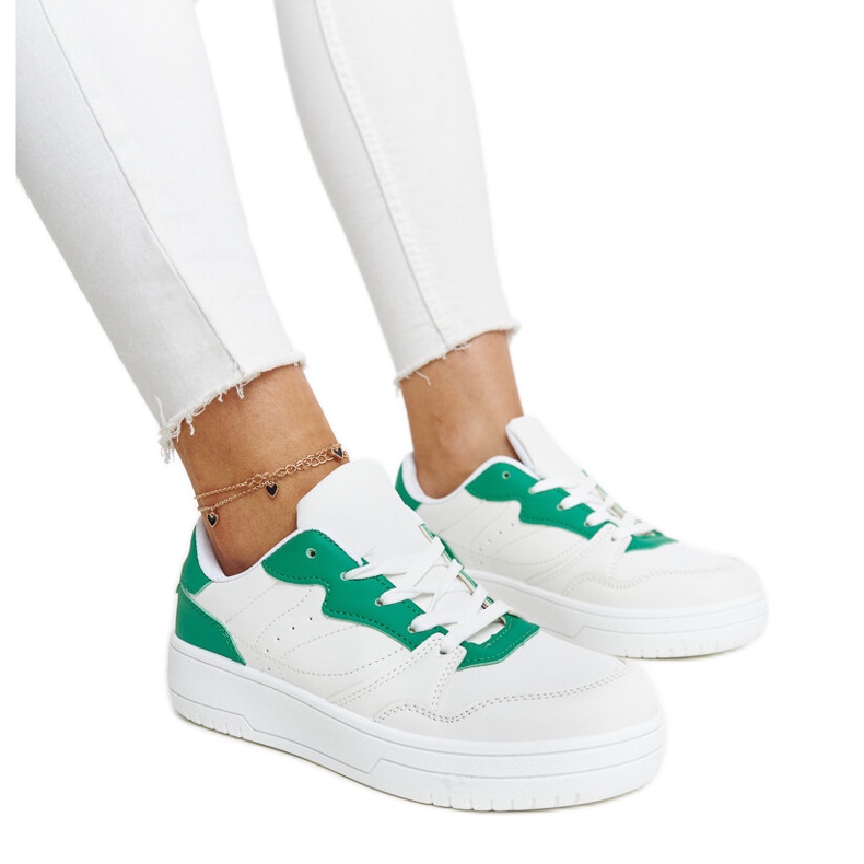 Vita sneakers med grön Fournie-accent