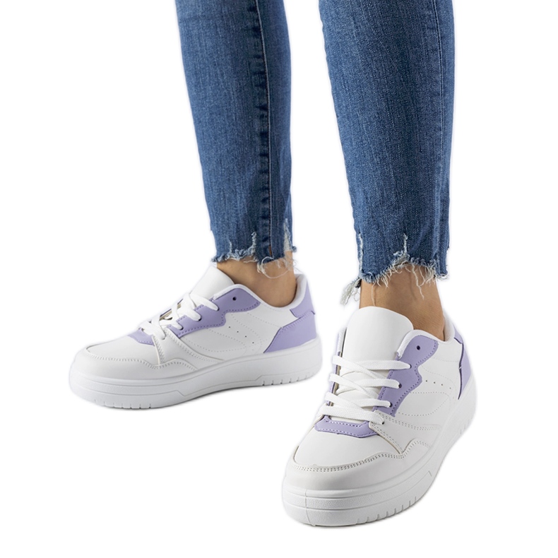 Vita sneakers med lila Fournie-accenter