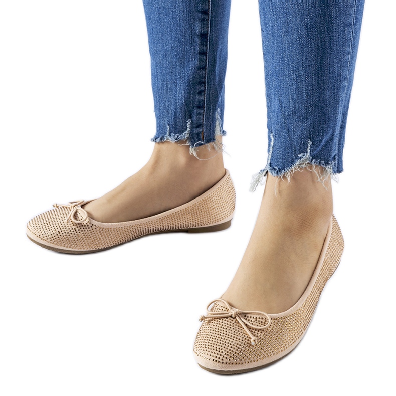 Beige balettlägenheter dekorerade med Hulotais zirkoner