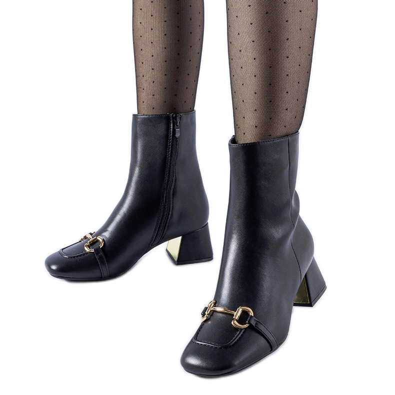 Svarta högklackade ankelboots med Prewitt-spänne