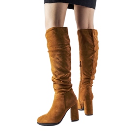 Olesen bruna rynkiga högklackade stövlar