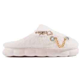 Vita damtofflor med Shelovet-dekorationer