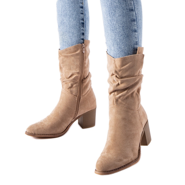 Beige isolerade cowboystövlar från Filomena