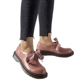 Rosa skor med dekorativ rosett från Rodriguez