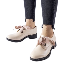 Beige skor med Povegliano strass