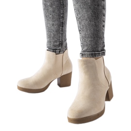 Beige slip-on ankelboots från Trevano