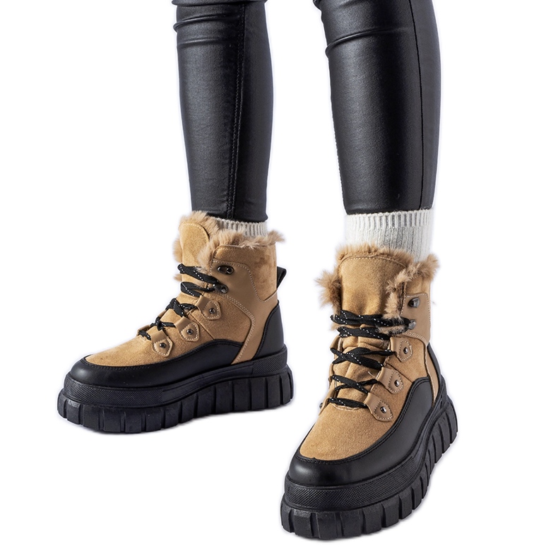 Beige stövlar med massiv Cervantes-sula