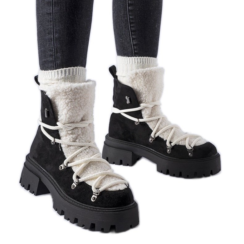 Svarta arbetarstövlar med dekorativ plös från Perugia