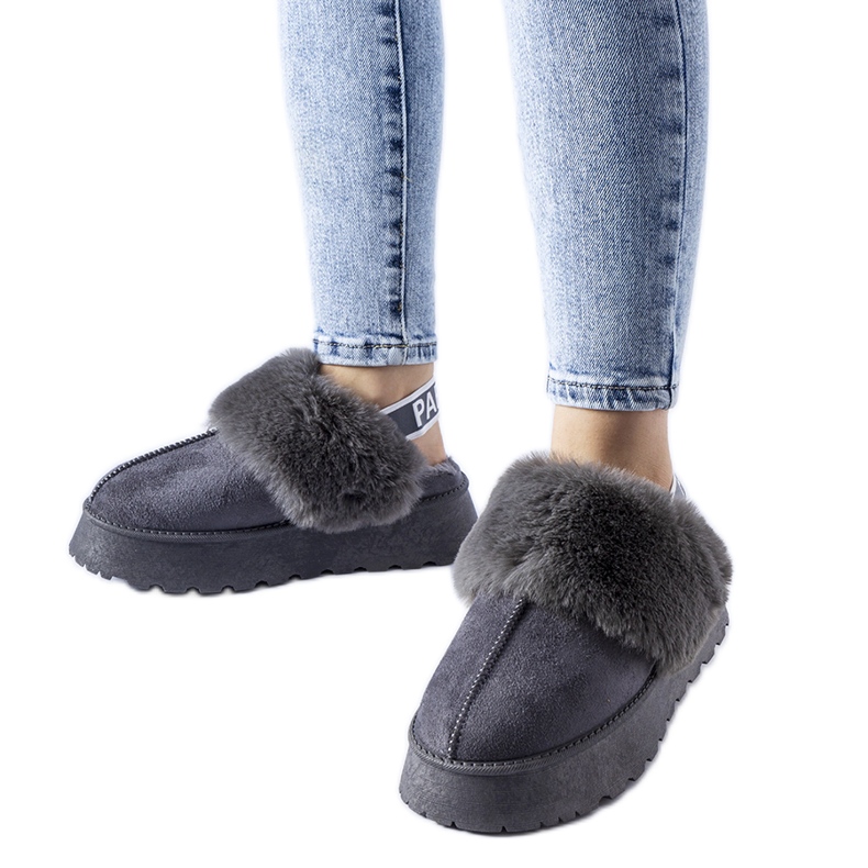 Grå isolerade tofflor med elastiskt band och Sangro-päls