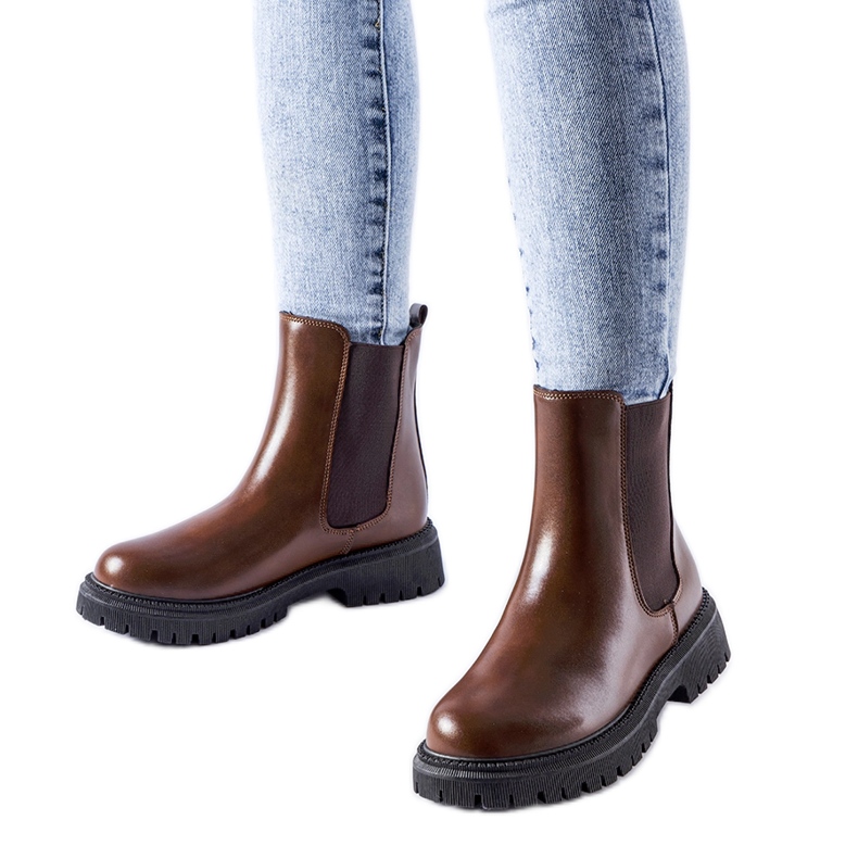 Bruna isolerade klassiska slip-on ankelboots från Noas