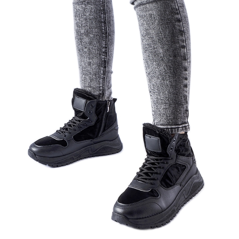 Svarta isolerade höga Malles sneakers