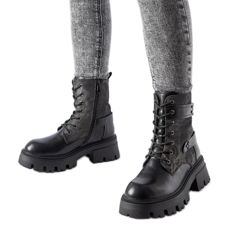 Svarta isolerade stövlar med Norwalk-skydd