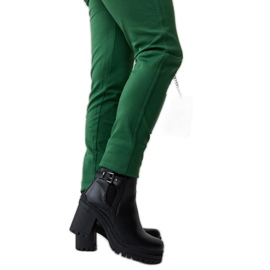 Svarta lågklackade ankelboots med bältesögla från Favale