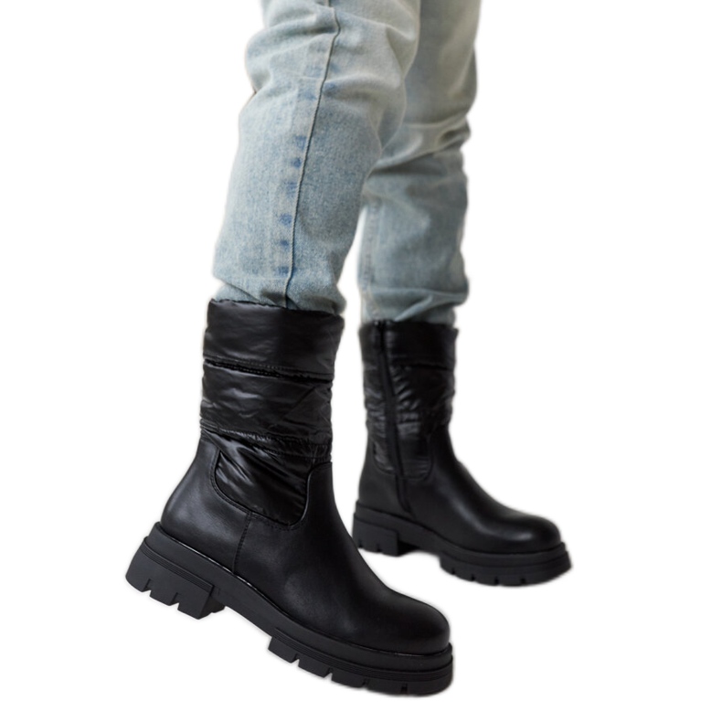 Svarta isolerade stövlar med Malvaro-quiltning