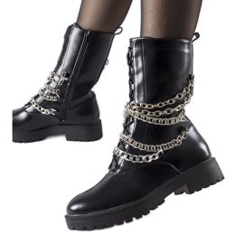 Svarta isolerade ankelboots med en Carroll-kedja