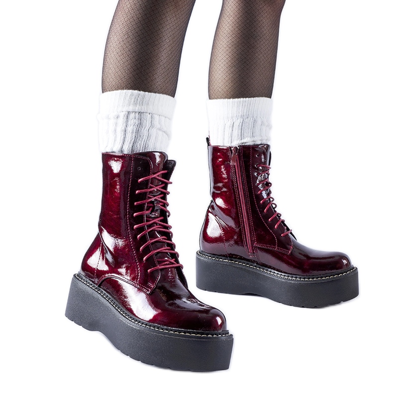 Burgundy patentarbetare på Leos-plattformen röd