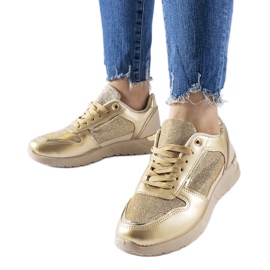 Beige och guld sneakers med dekorativ tråd från Facondo gyllene