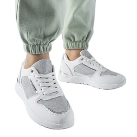 Vita sneakers med dekortråd från Facondo
