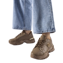 Bruna sneakers med massiv sula från Arpaia