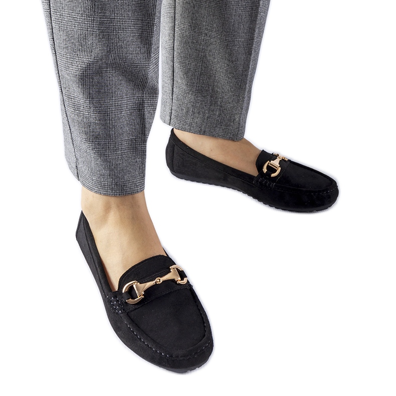 Svarta mockasiner dekorerade med ett Fernanda-spänne