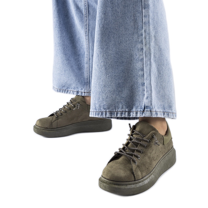 Gröna sneakers på Cipriano-plattformen