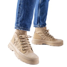 Beige sneakers i högt tyg från Casalma