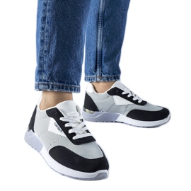 Sneakers i grått och svart tyg från Geraldino