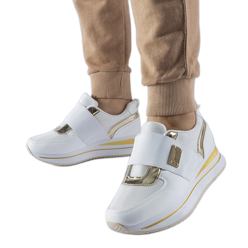 Vita slip-on sneakers med Sages-plattformen