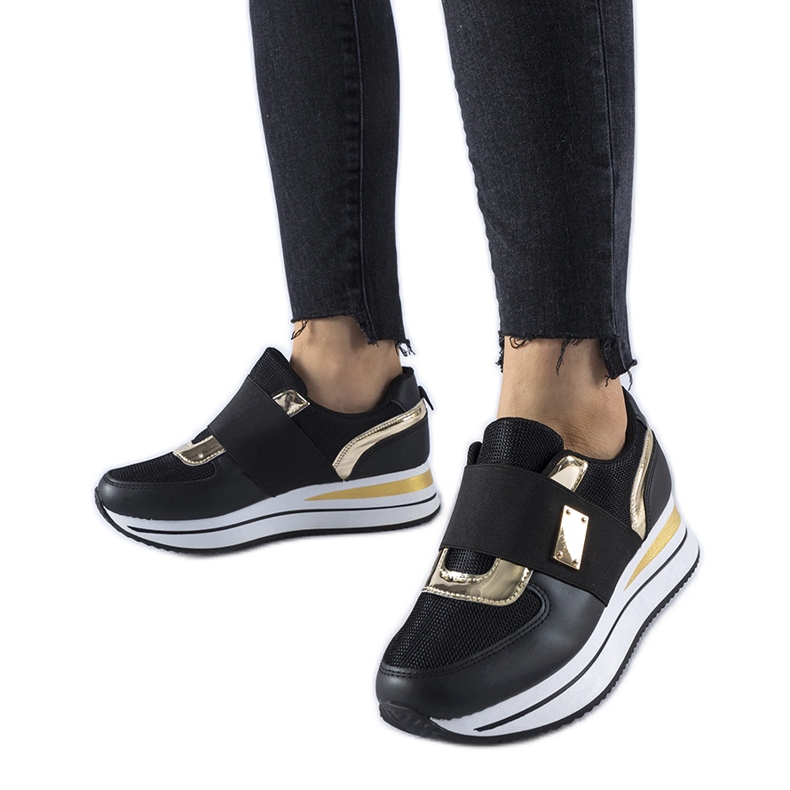 Svarta slip-on sneakers med Sages-plattformen