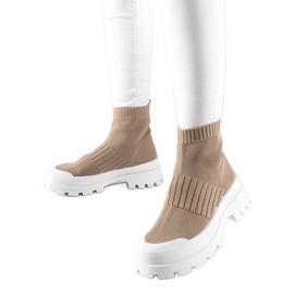 Bruna sneakers med en flexibel ovandel Varden