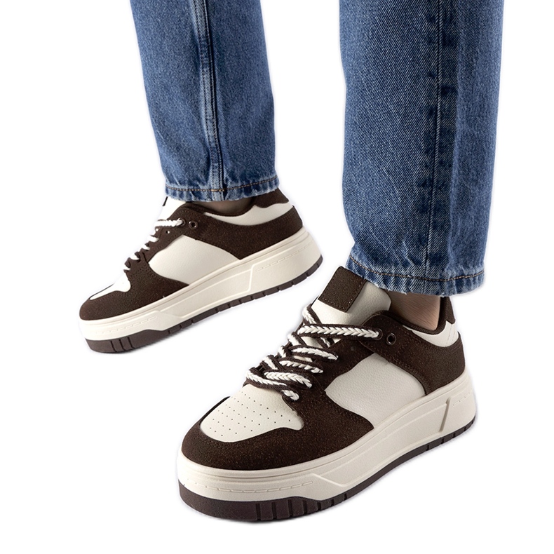 Bruna sneakers på Crim-plattformen