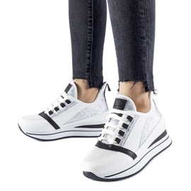 Vita glittriga sneakers på Marce-plattformen
