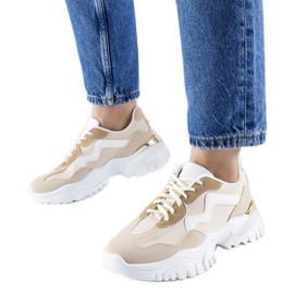 Beige sneakers med en massiv Gironic-sula