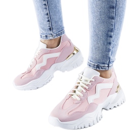 Rosa sneakers med en massiv Gironic-sula
