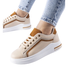 Beige sneakers på Mayfield-plattformen