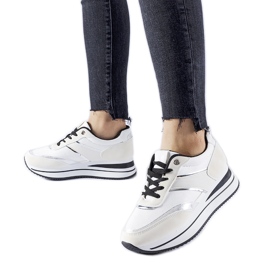 Vita sneakers på Nutter-plattformen beige