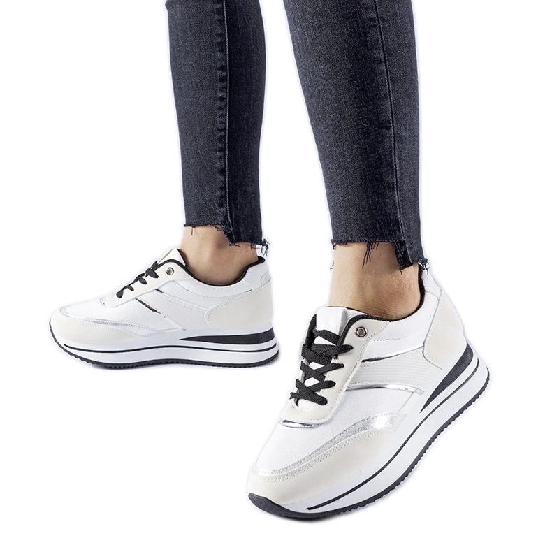 Vita sneakers på Nutter-plattformen beige