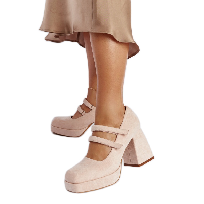 Ljusrosa pumps med en massiv blockklack Cher